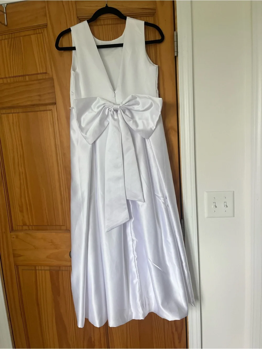 Elegant White Satin Bow Girls' Formal Dress